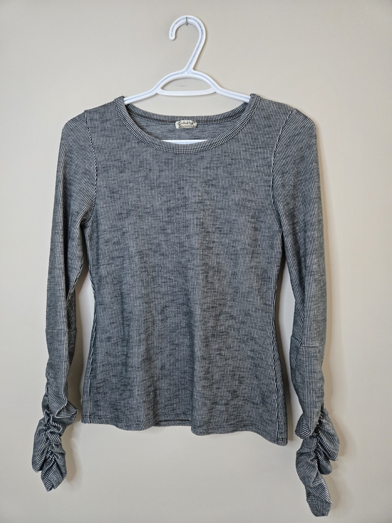 Free People Tops - Free People green ribbed long sleeve top, ruched sleeves, small + new